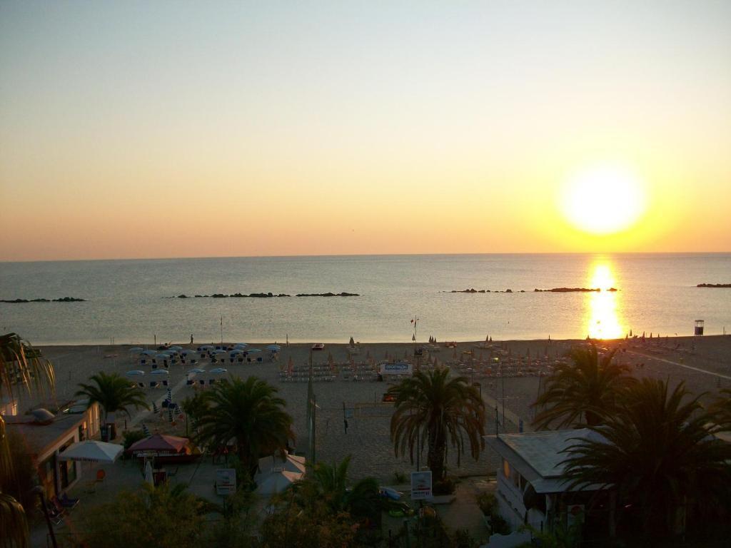 Petit Hotel San Benedetto del Tronto Esterno foto