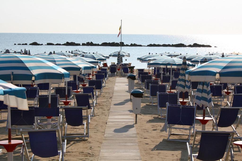 Petit Hotel San Benedetto del Tronto Esterno foto